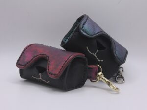 Kotbeutelhalter aus Leder