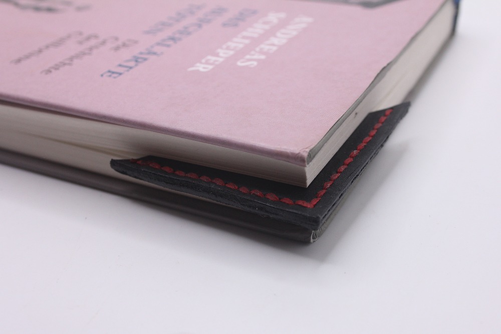 Lesezeichen 'Lesezauber' – Personalisiertes Lesezeichen aus Taschenleder