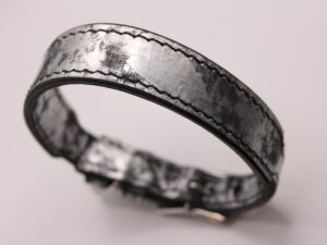 Mercurio – Premiumleder-Halsband in Silber Metallic – Handgefertigt