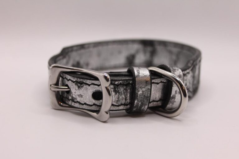 Mercurio – Premiumleder-Halsband in Silber Metallic – Handgefertigt