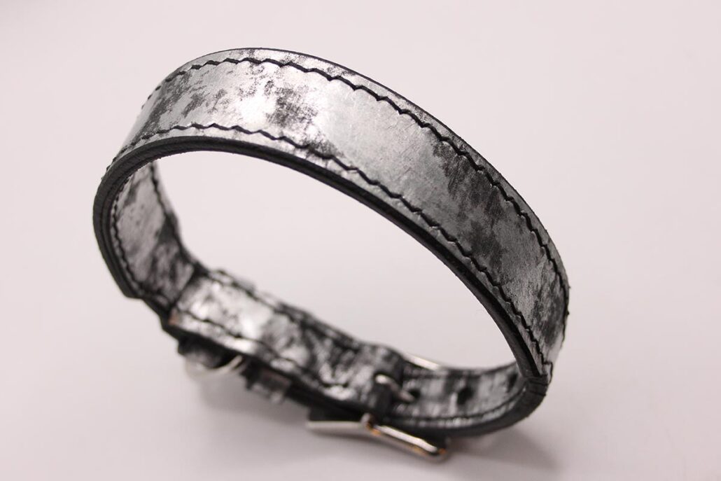 Mercurio – Premiumleder-Halsband in Silber Metallic – Handgefertigt