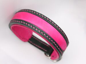 Premiumleder-Halsaband 'Velvet Ember' 30mm Dunkelgrünes Leder, Pinkes Nappa, Pinkes Nappa Inlay Silberbeschlag Ansicht von oben