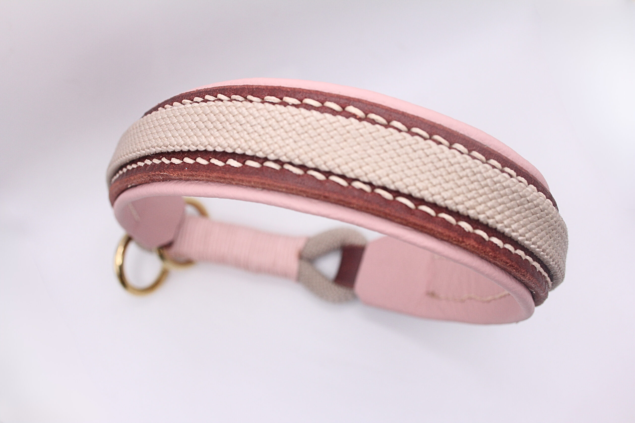 Fettleder-Halsband 'Kailea' – mit Tauverzierung & Nappapolster – handgefertigt & individuell konfigurierbar