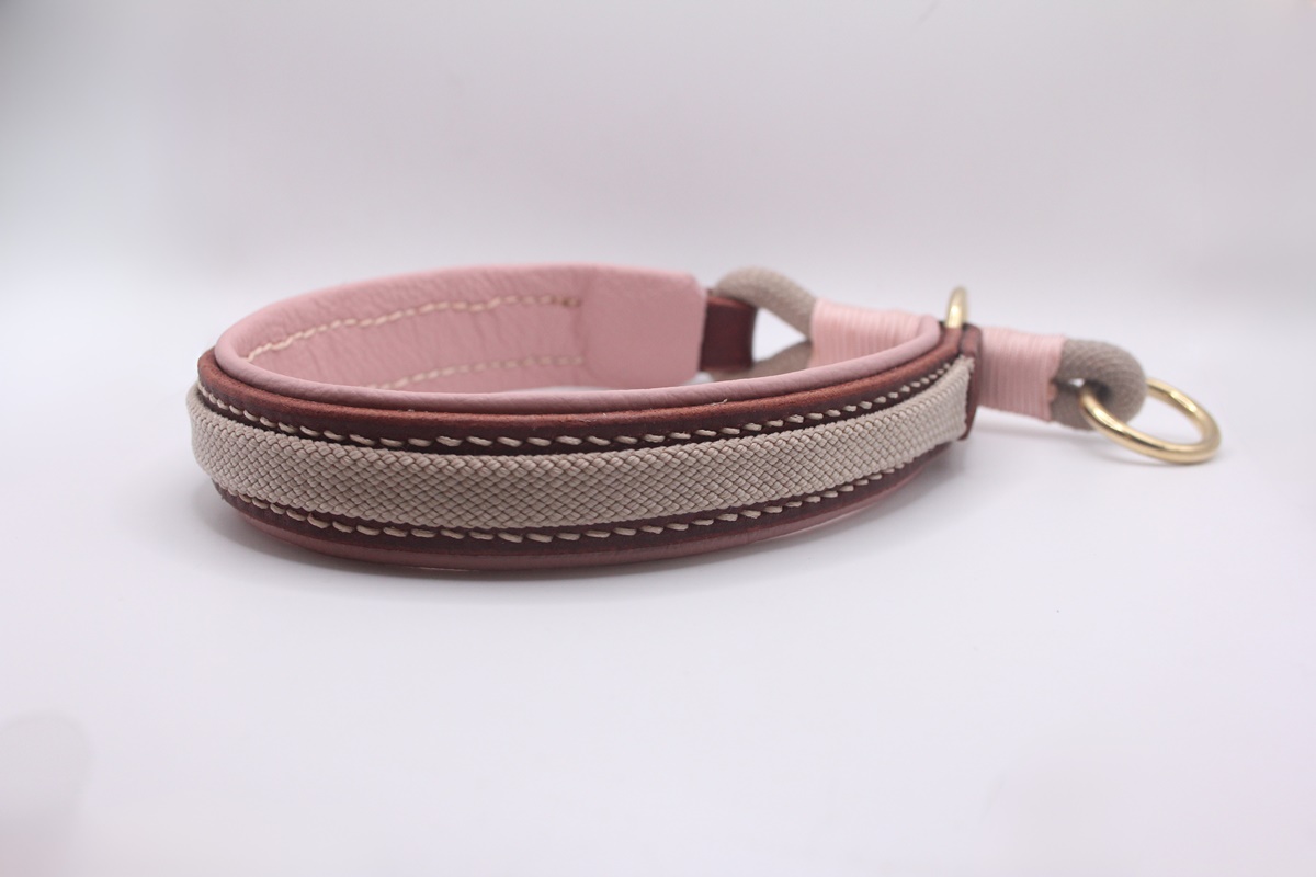 Fettleder-Halsband 'Kailea' – mit Tauverzierung & Nappapolster – handgefertigt & individuell konfigurierbar