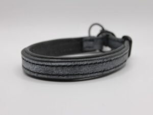 Fettleder-Halsband-Grimshade - Schwarz grunge, 15mm schwarzer Beschlag Seitenbild