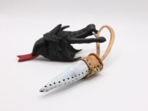 Schlüsselanhänger 'Drachenkopf & Drachenzahn‘ – handgefertigtes Set Schwarzer Drache