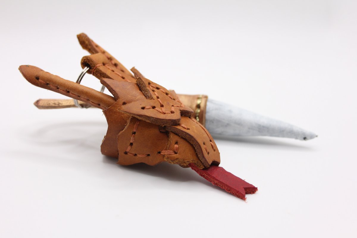 Schlüsselanhänger 'Drachenkopf & Drachenzahn‘ – handgefertigtes Set