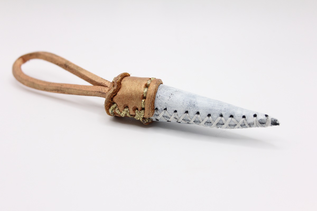 Schlüsselanhänger 'Drachenzahn' – Symbol für Stärke & Mut